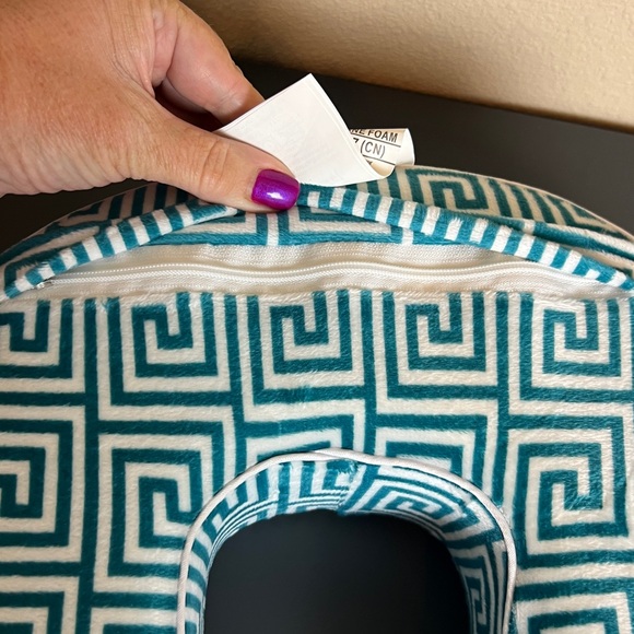 New - 2 Neck Travel Pillows - Pink, Teal & White Geometric - Picture 9 of 15